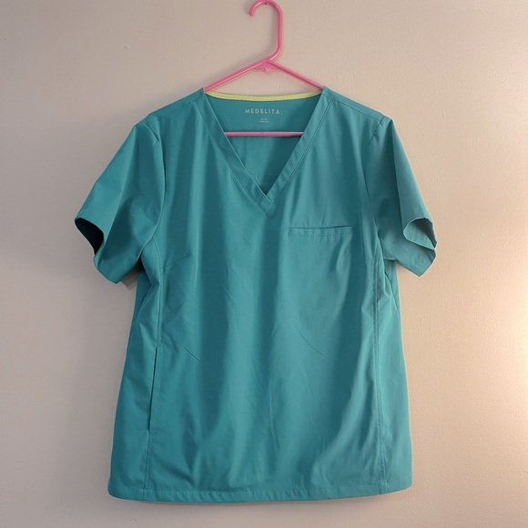 Medelita Vista Scrub Top - Picture 2 of 4